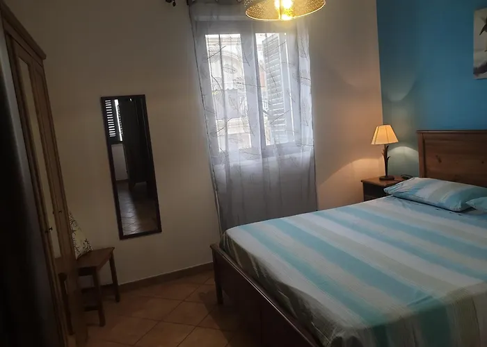 度假居 Elegante E Solare In Pieno Centro E Da Tutto